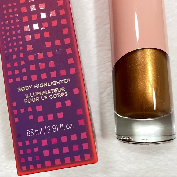 Nabla Body Glow Liquid Body Highlighter - Max Relax - Picture 2 of 5